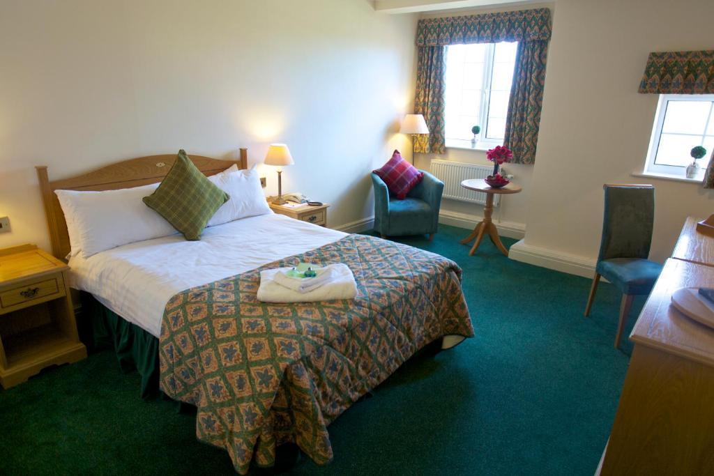 Hunters Lodge Hotel Кру Номер фото